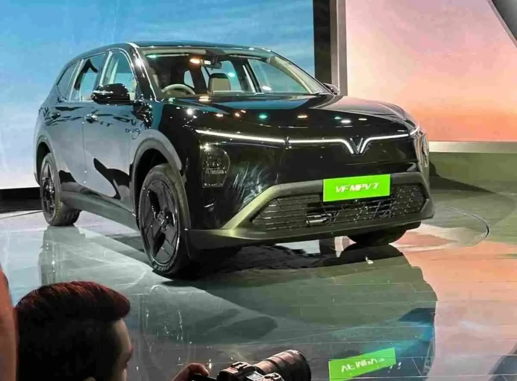 Vinfast-VF-MPV-7-Electric-Car-India-Front-Profile