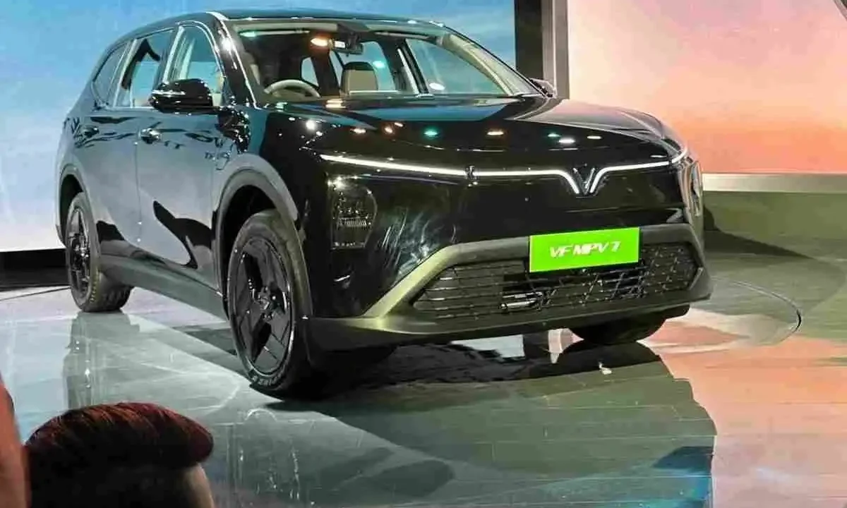 Vinfast-VF-MPV-7-Electric-Car-India-Front-Profile